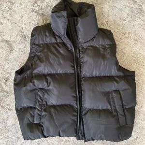 Black puffer vest never worn!